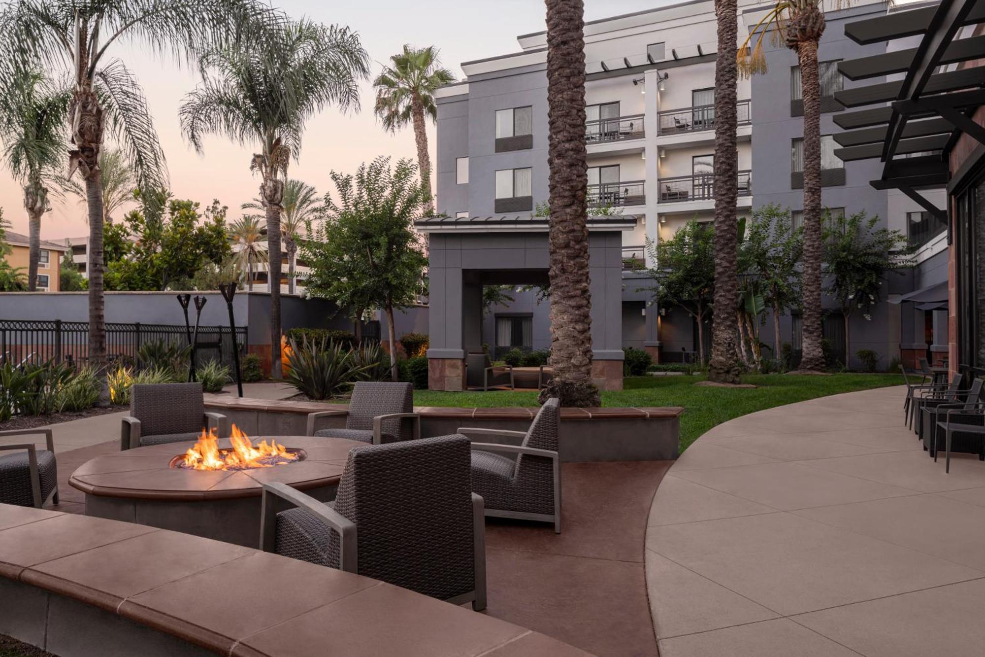 Courtyard Los Angeles Burbank Airport Екстер'єр фото