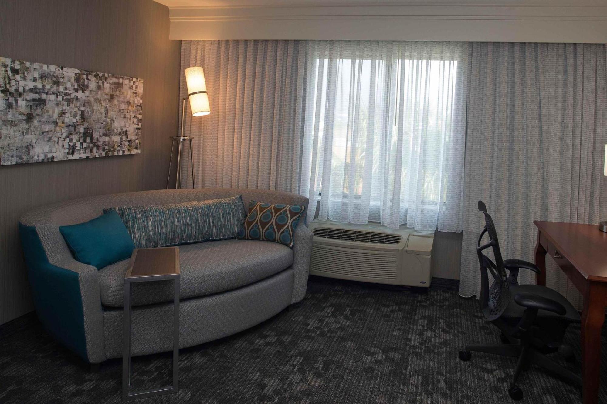 Courtyard Los Angeles Burbank Airport Екстер'єр фото
