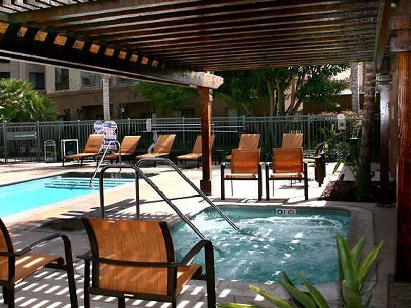 Courtyard Los Angeles Burbank Airport Зручності фото